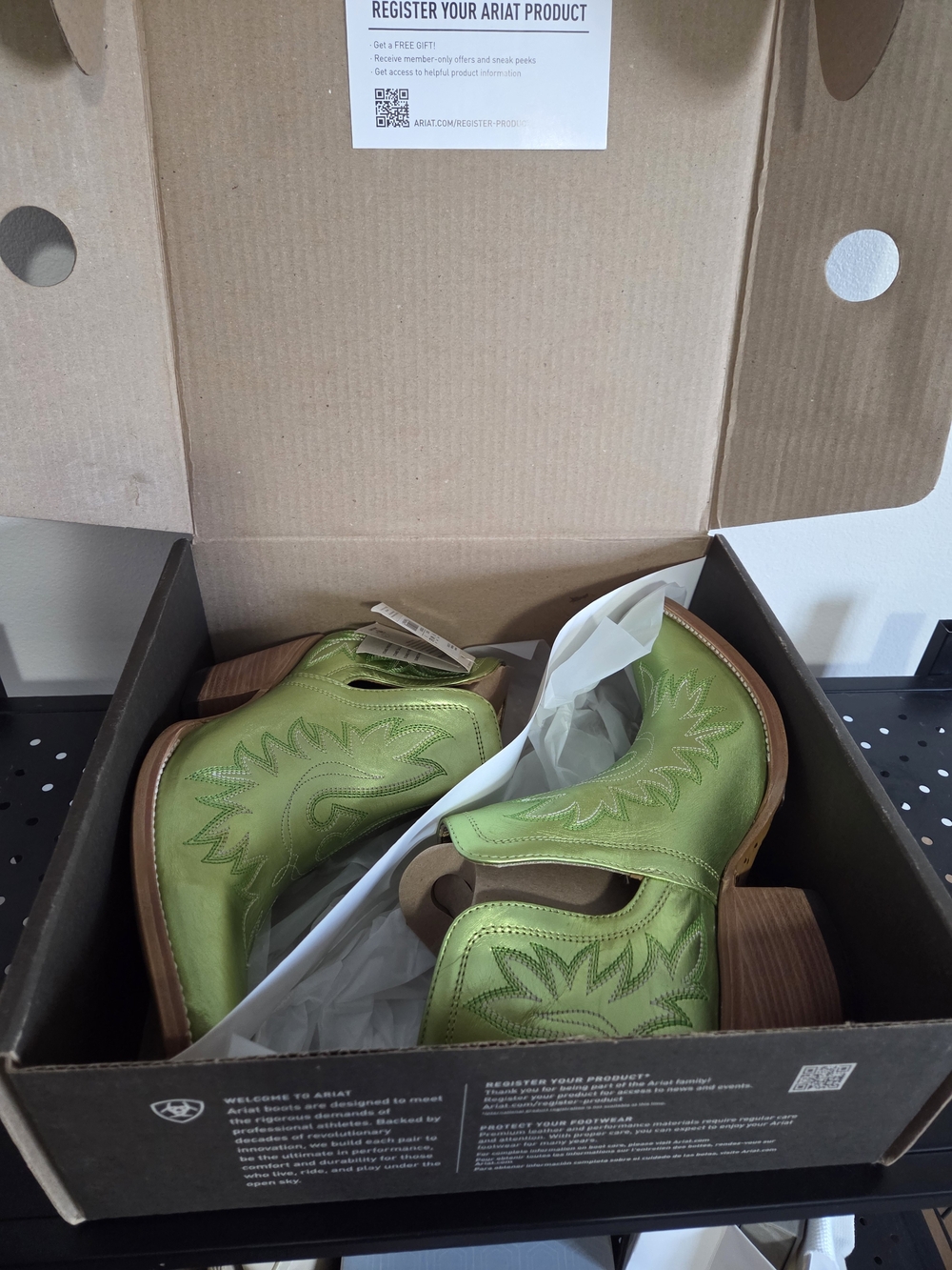 NWT Ariat Dixon Boots, Electric Green Apple, Womens Size 9 - Picture 9 of 9